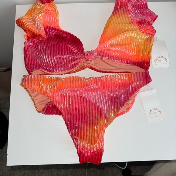 🌺 Dippin’ Daisies Ribbed Bikini Set Size XL NWT - Picture 3 of 7
